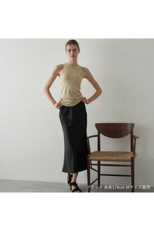サテンスカート