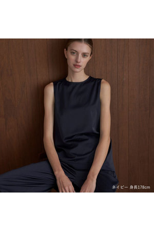 サテンノースリーブ